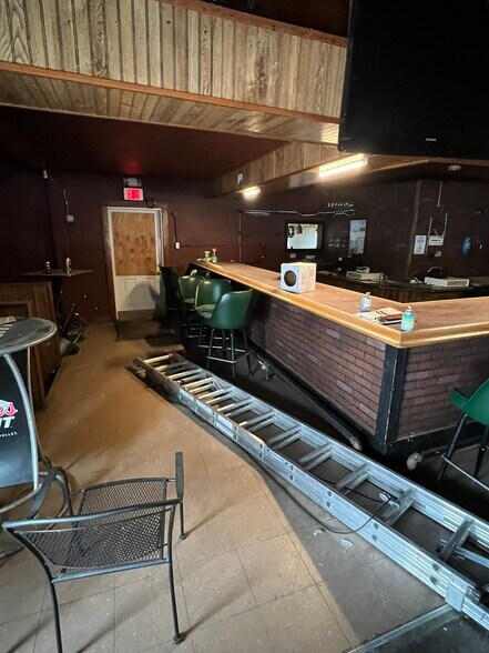 More Photos Of 100 E Grove St, Poplar Grove Freestanding For Lease