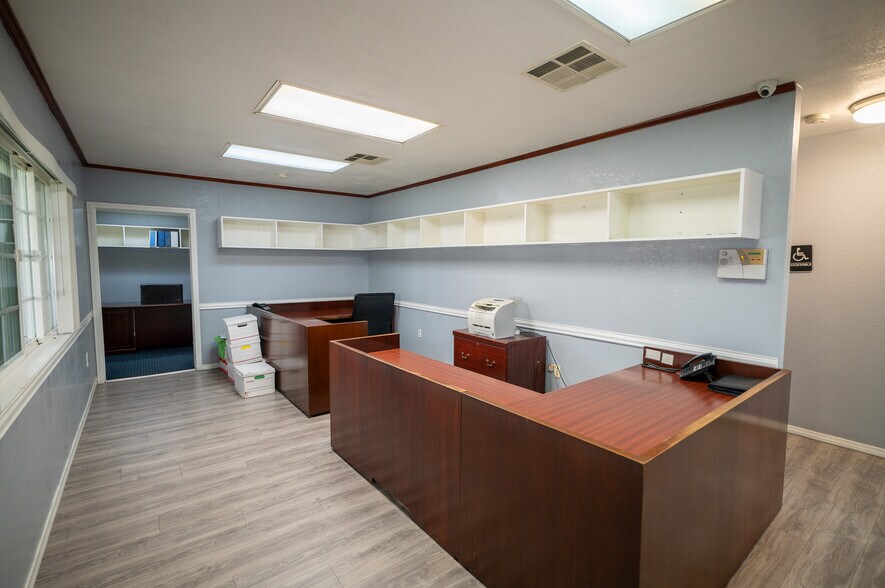 More Photos Of 2023 S Bon View Ave, Ontario Contractor Storage Yard For Sale