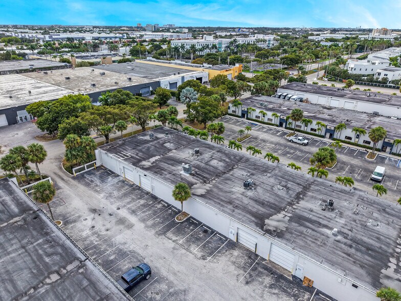 More Photos Of 8111-8119 NW 33rd St, Miami Warehouse For Sale