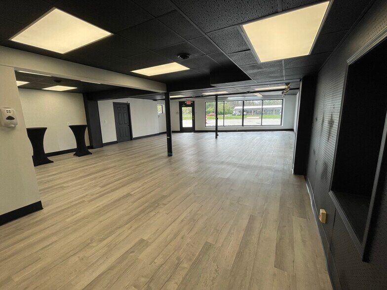 More Photos Of 3145 S Madison Ave, Indianapolis Office For Lease