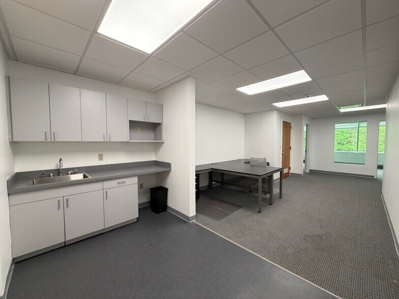 More Photos Of 118 N Bedford Rd, Mount Kisco Office For Lease