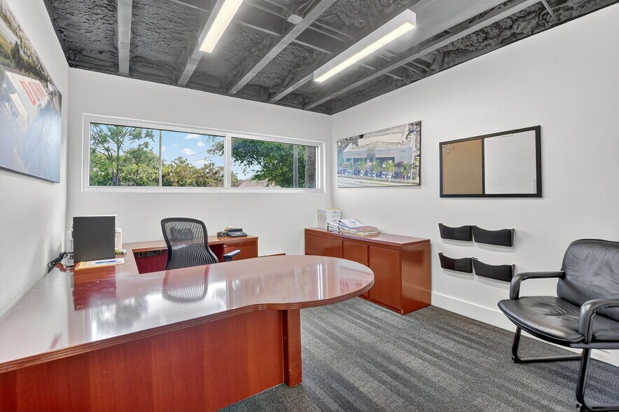 More Photos Of 442 NW 35th St, Boca Raton Office For Sale