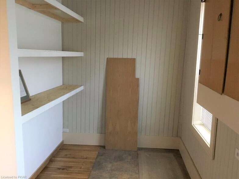 More Photos Of 41 King St E, Kawartha Lakes General Retail For Lease