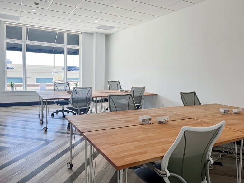 More Photos Of 122 W Pine St, Orlando Coworking Space