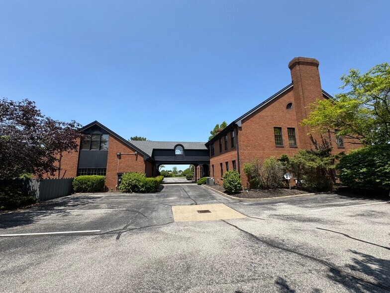 More Photos Of 4051 Whipple Ave NW, North Canton Coworking Space