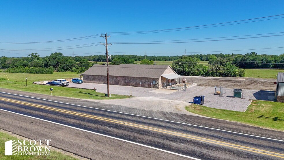 More Photos Of 1212 W Sherman Dr, Aubrey Showroom For Lease