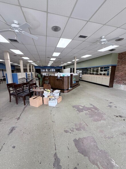 More Photos Of 1982 N Railroad Ave, Arcadia Storefront For Sale