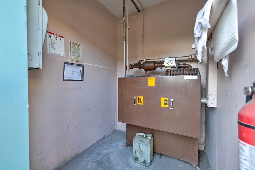 More Photos Of 16336 Whittier Blvd, Whittier Medical For Sale