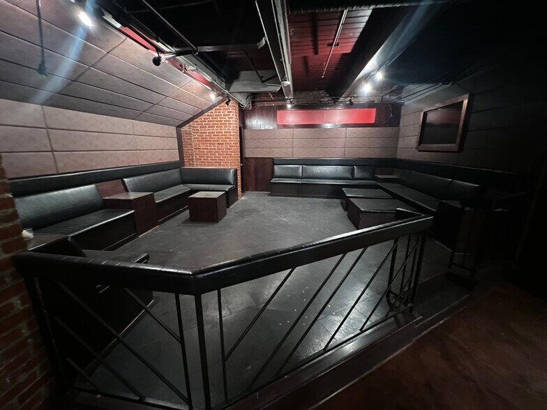 More Photos Of 1000 Broadway Blvd, Kansas City Loft Creative Space For Lease