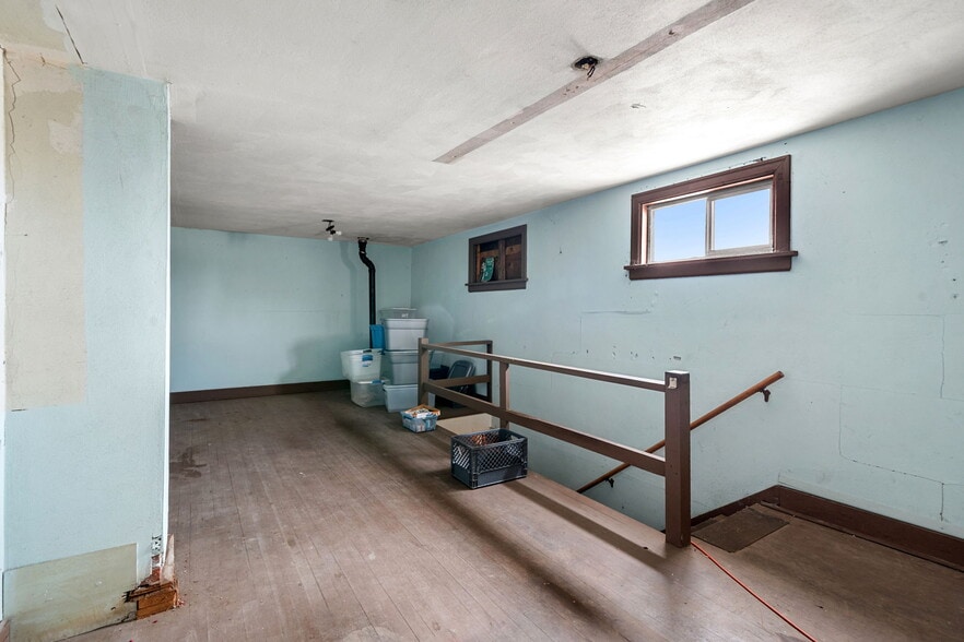 More Photos Of 710 S Lincoln St, Port Angeles General Retail For Sale