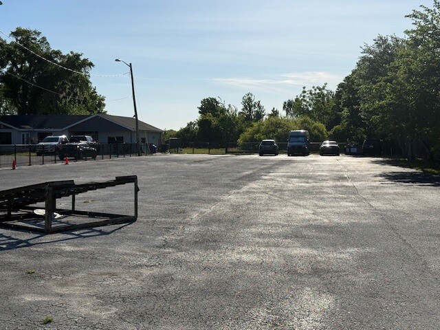More Photos Of 690 N Semoran Blvd, Orlando Auto Dealership For Lease