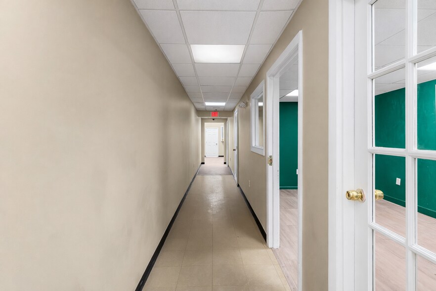 More Photos Of 464-468 Essex St @ Hampshire st, Lawrence Office For Sale