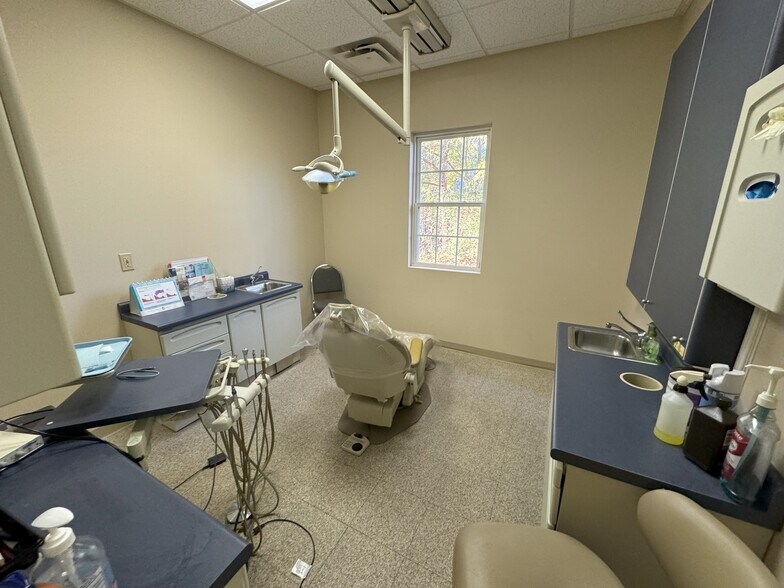 More Photos Of 1233 Macon View Dr, Cordova Medical For Lease