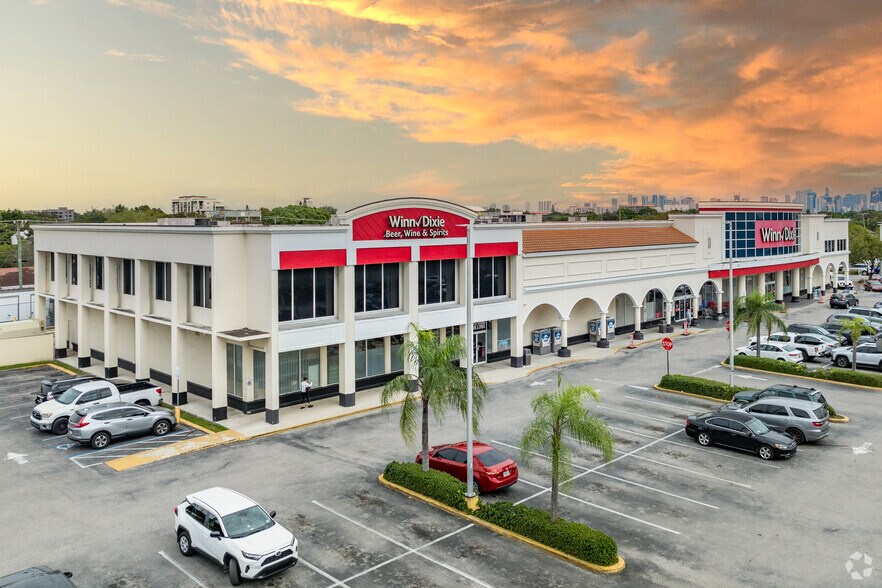 More Photos Of 3275 Coral Way, Coral Gables Supermarket For Lease