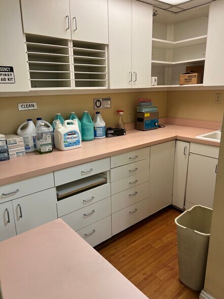 More Photos Of 13175 Paramount Blvd, South Gate Office For Sale