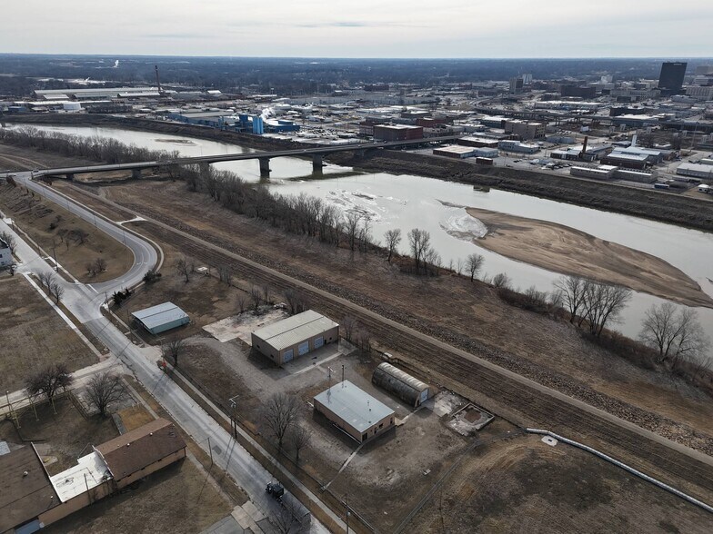 More Photos Of 225 NW Curtis St, Topeka Land For Sale