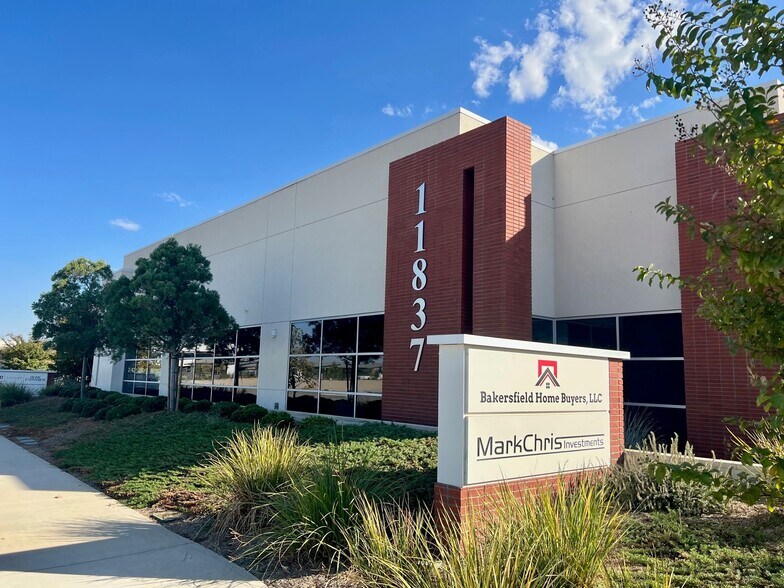 More Photos Of 11837 Bolthouse Dr, Bakersfield Unknown For Lease