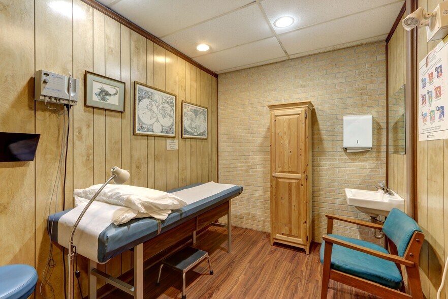 More Photos Of 835 E 65th St, Savannah Medical For Sale