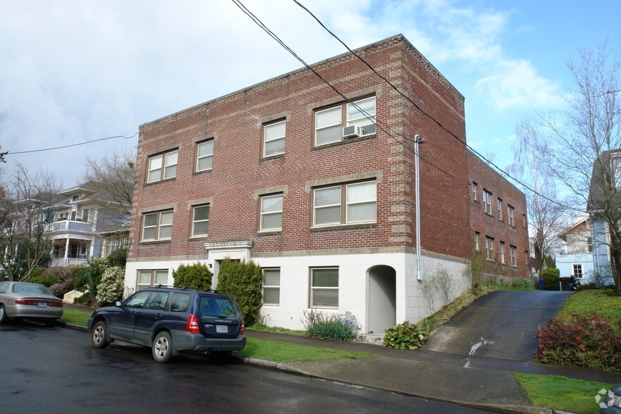 More Photos Of 2455 NW Quimby St, Portland Apartments For Sale