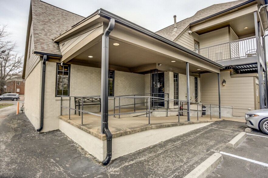 More Photos Of 1086 W Rex Rd, Memphis Freestanding For Sale