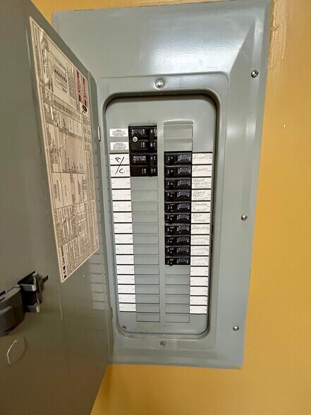 More Photos Of 709 S 5th Ave, Maywood Unknown For Lease