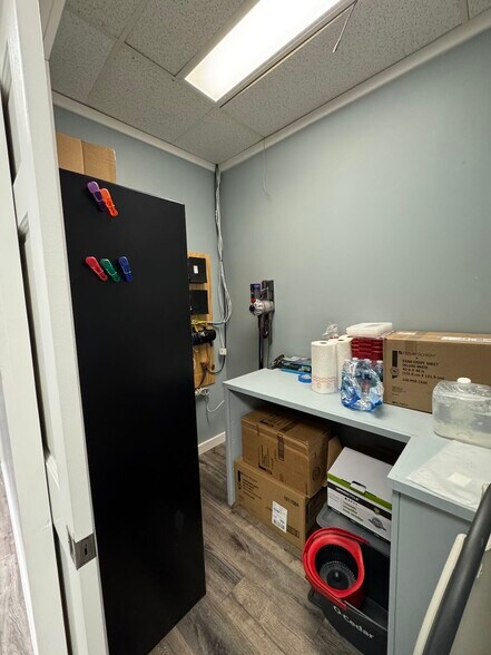 More Photos Of 15065 Kinsman Rd, Middlefield Storefront Retail Office For Lease