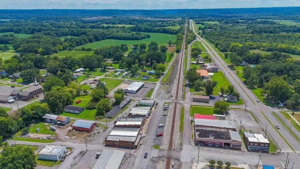 More Photos Of 46 Railroad Ave, Falkville Storefront For Sale