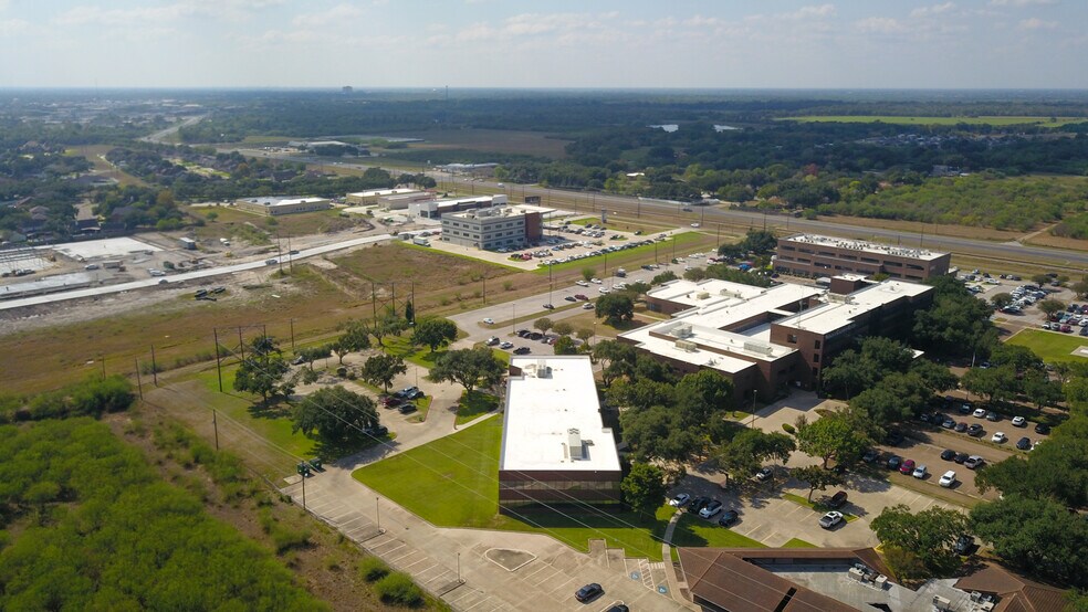 More Photos Of 115 Medical Dr, Victoria Medical For Sale