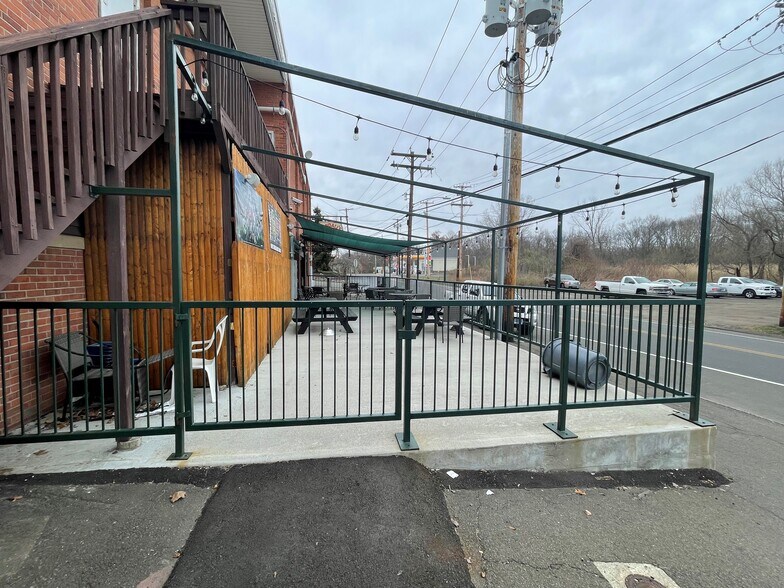 More Photos Of 841-869 Jones Hill Rd, West Haven Storefront For Sale