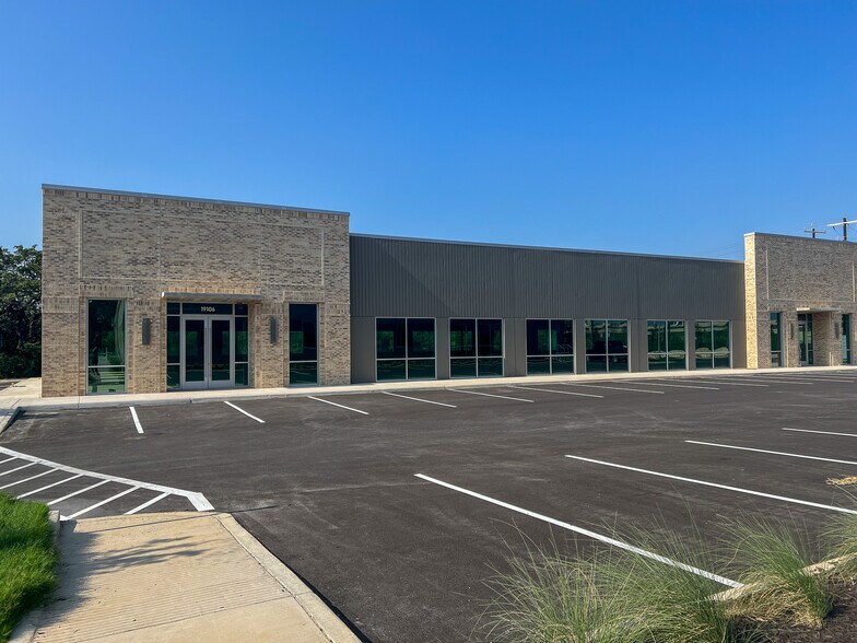 More Photos Of 19106 N Highway 281, San Antonio Medical For Lease