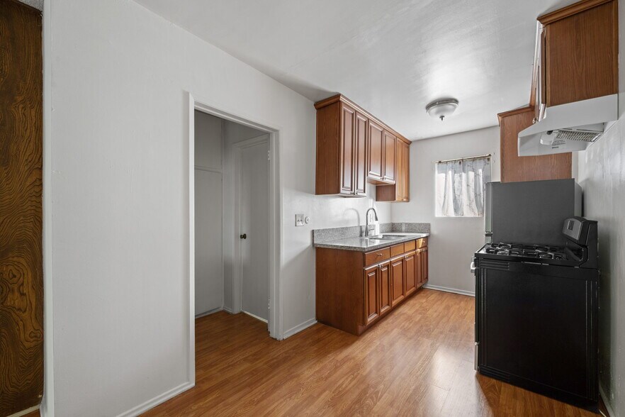 More Photos Of 3623 Clarington Ave, Los Angeles Apartments For Sale