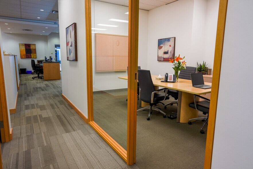 More Photos Of 2275 Upper Middle Rd E, Oakville Coworking Space