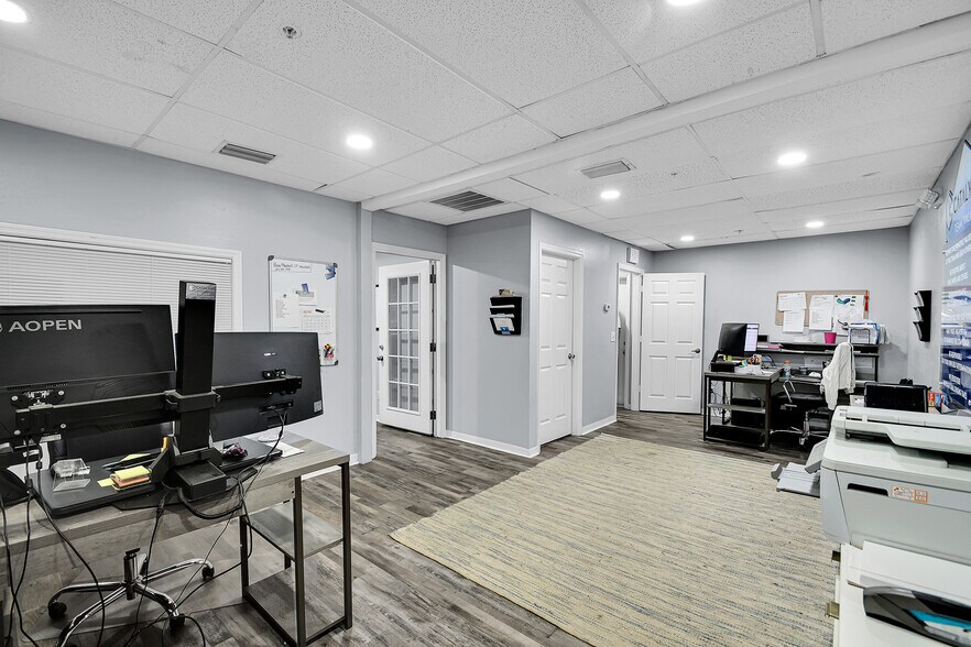 More Photos Of 12165 Metro Pky, Fort Myers Light Manufacturing For Lease