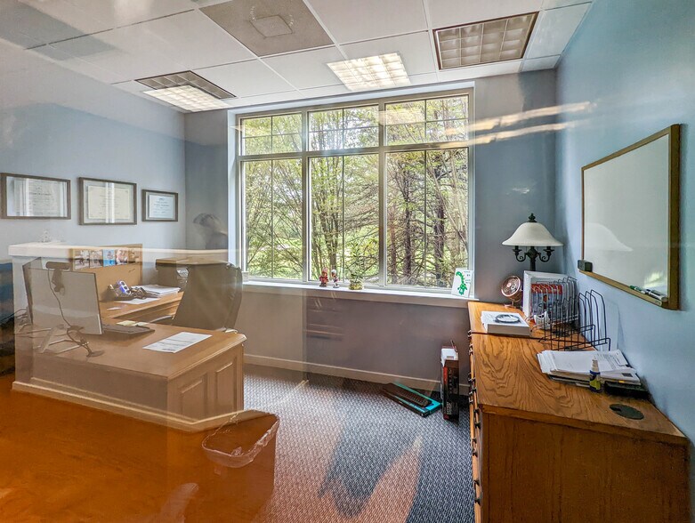 More Photos Of 19420 Golf Vista Plz, Leesburg Medical For Sale