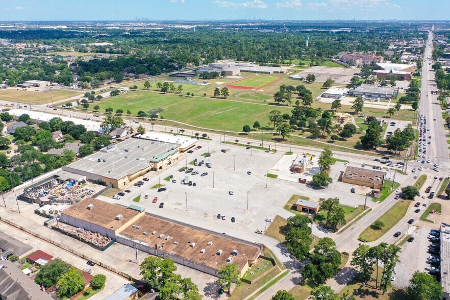 More Photos Of 13300-13350 Jones Rd, Houston Freestanding For Sale