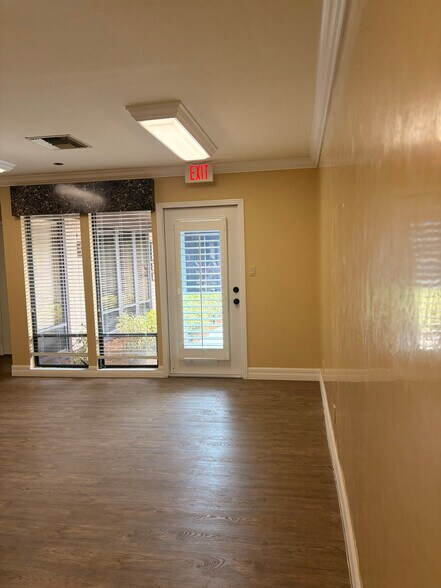 More Photos Of 12734 Kenwood Ln, Fort Myers Office For Sale