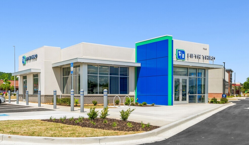 Primary Photo Of 7068 US-431 Hwy, Owens Cross Roads Bank For Sale