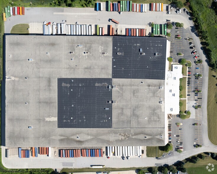 More Photos Of 250 S Gary Ave, Carol Stream Distribution For Lease