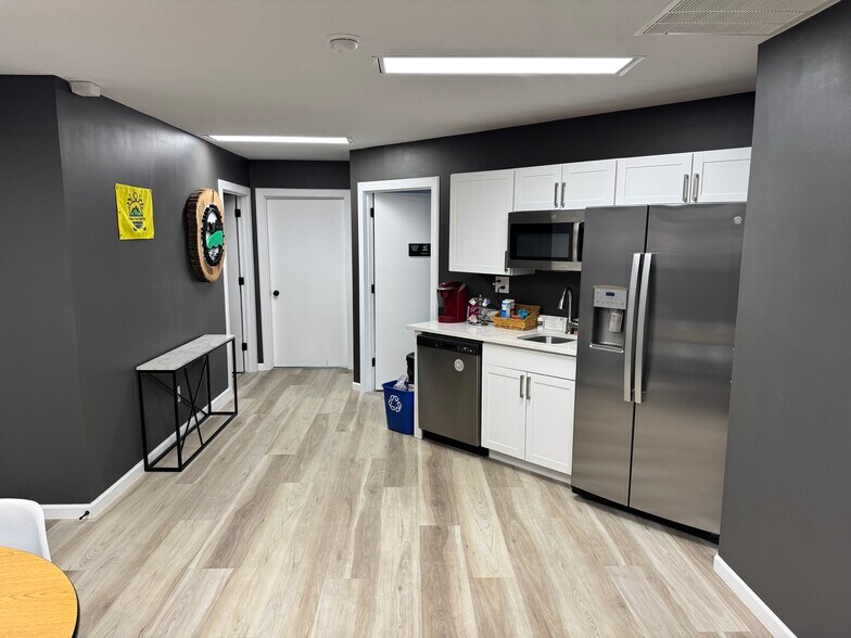 More Photos Of 1824 E Broad St, Columbus Office For Lease