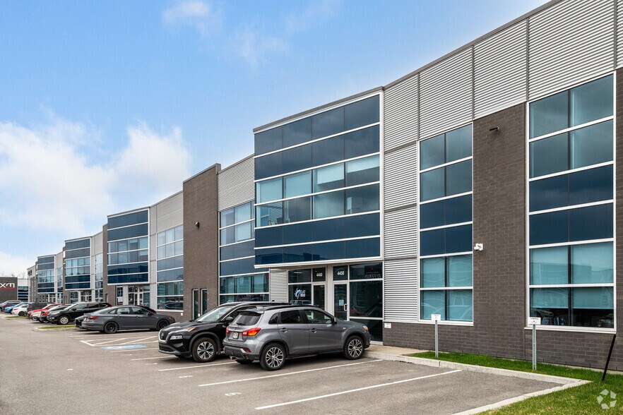 More Photos Of 4400-4500 Rue Garand, Laval Light Manufacturing For Lease