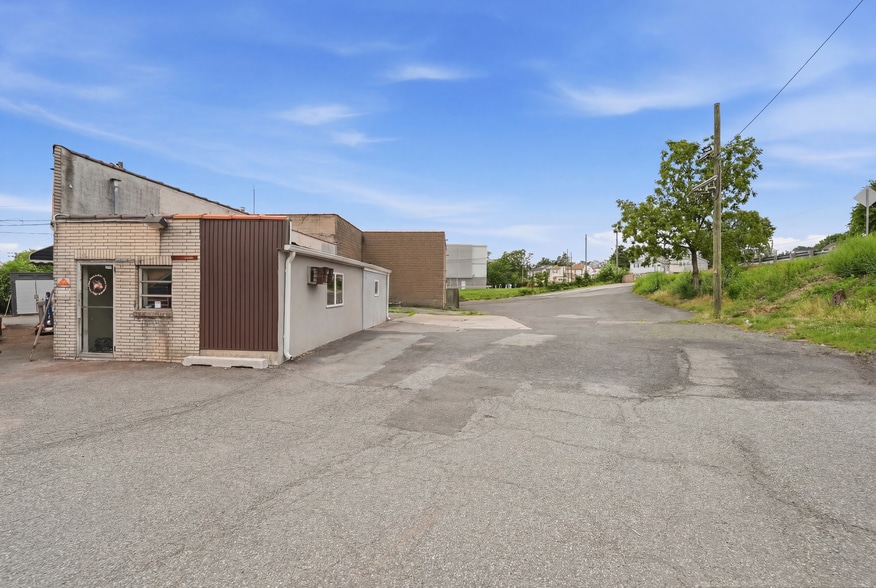 More Photos Of 21 Highway 17, East Rutherford Industrial For Lease