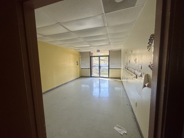 More Photos Of 106 Commerce St, Fayetteville Storefront Retail Office For Sale