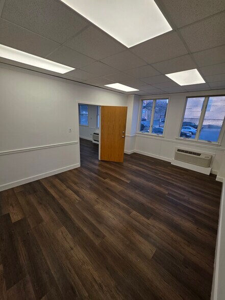 More Photos Of 17 W Jefferson St, Rockville Coworking Space