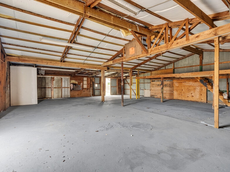 More Photos Of 2002 W Highway 6, Alvin Office For Sale