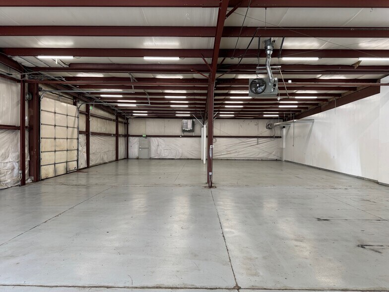 More Photos Of 5655 Parachute Cir, Colorado Springs Warehouse For Lease