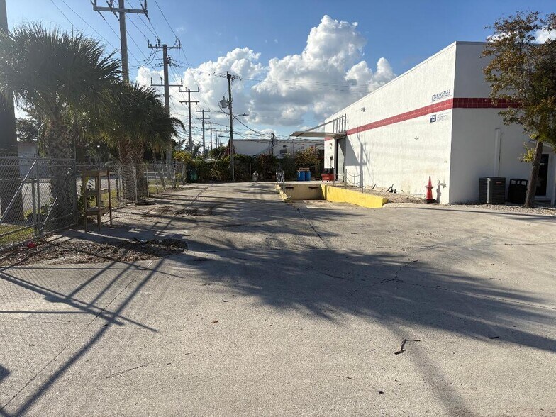 More Photos Of 1818 7th Ave N, Lake Worth Beach Warehouse For Lease