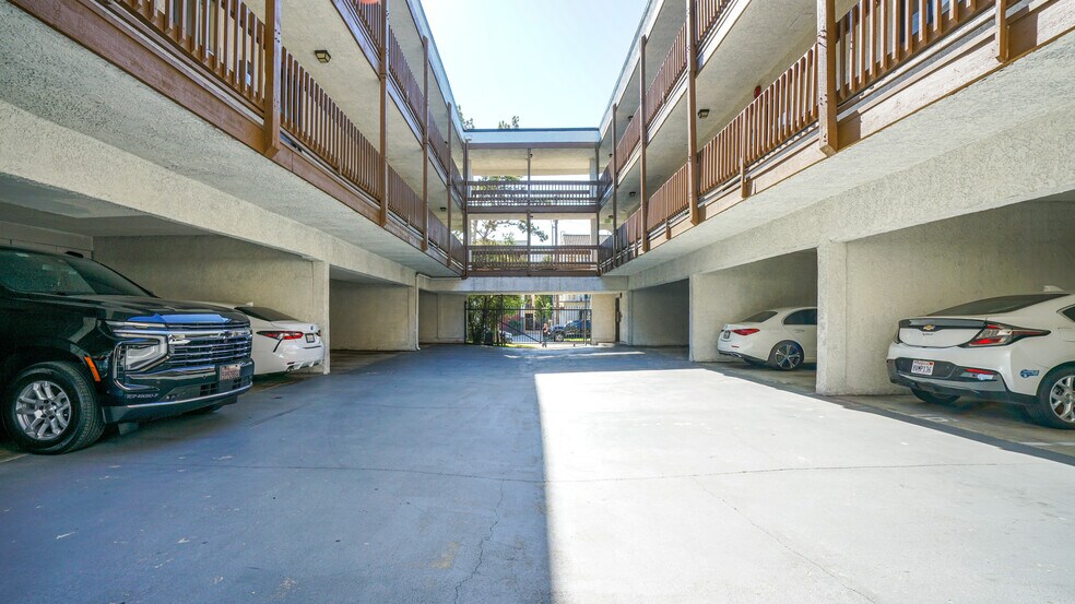 More Photos Of 629-631 E Elk Ave, Glendale Apartments For Sale