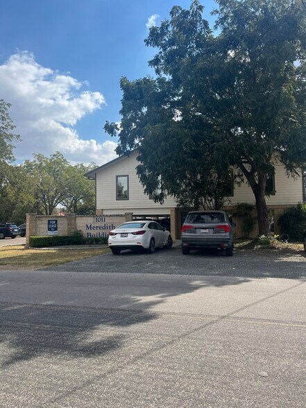 More Photos Of 1011 Meredith Dr, Austin Medical For Sale
