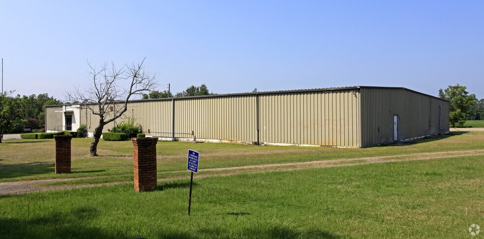 More Photos Of 3075 Carter St, Meigs Warehouse For Lease