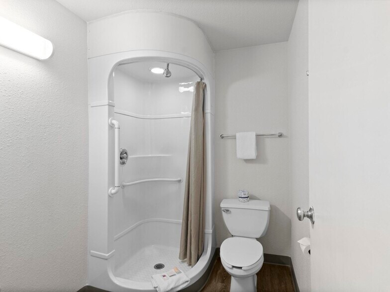 More Photos Of 1150 Wilkins Cir, Casper Hotel For Sale